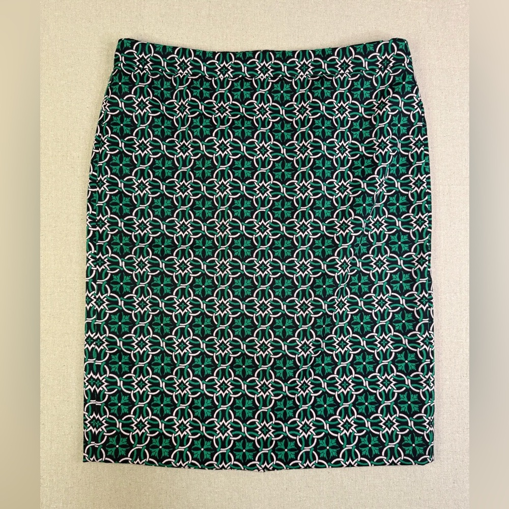 SK 102 J. Crew Green and White Patterned Pencil Skirt